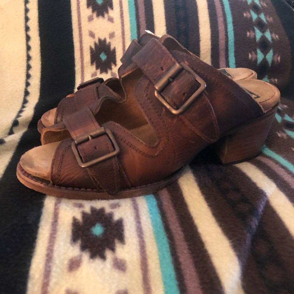 FreeBird leather Distressed shoe